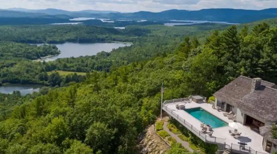 Moultonborough, New Hampshire, United States, 5 Bedrooms Bedrooms, 15 Rooms Rooms,4 BathroomsBathrooms,Residential,For Sale,699579