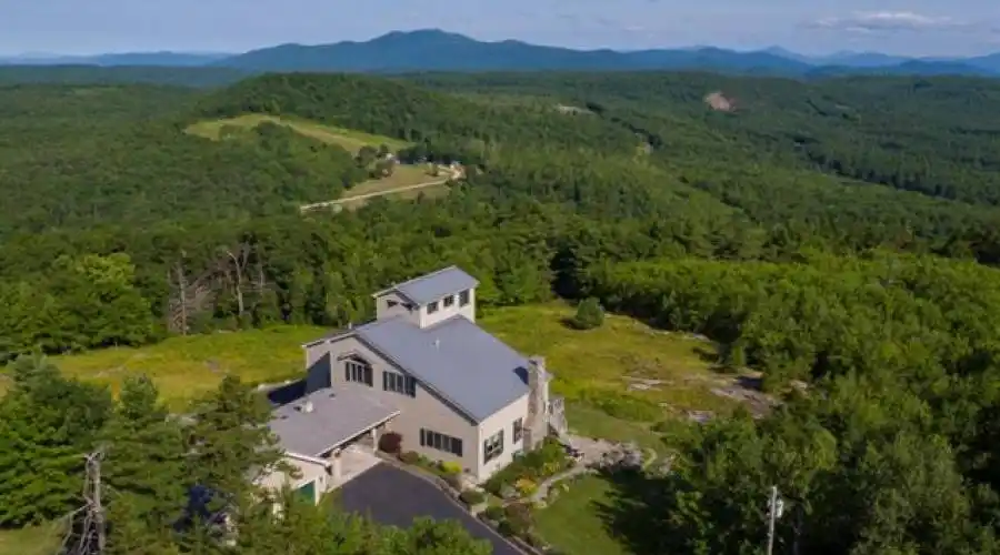 Wolfeboro, New Hampshire, United States, 5 Bedrooms Bedrooms, 12 Rooms Rooms,6 BathroomsBathrooms,Residential,For Sale,699585