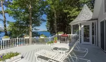 Wolfeboro, New Hampshire, United States, 4 Bedrooms Bedrooms, 9 Rooms Rooms,5 BathroomsBathrooms,Residential,For Sale,699586