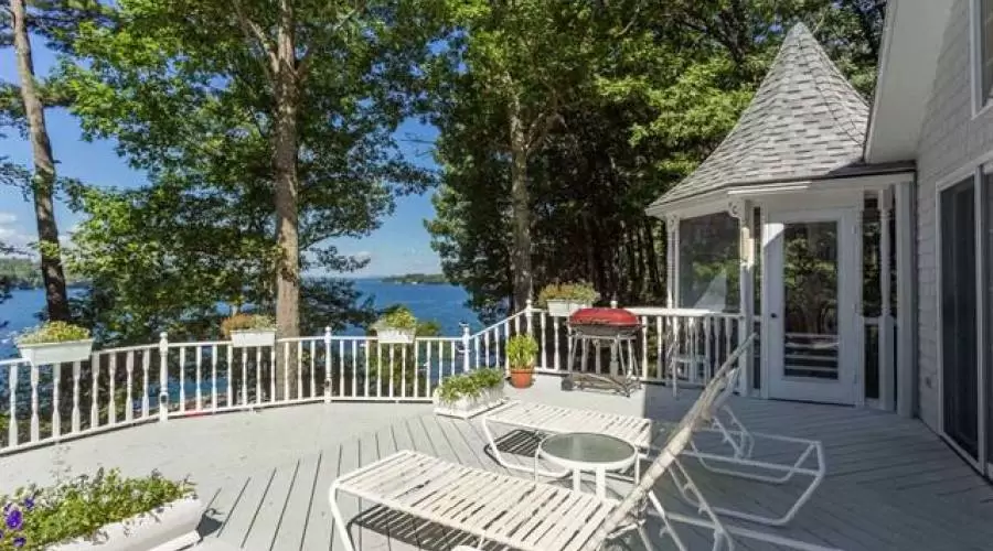 Wolfeboro, New Hampshire, United States, 4 Bedrooms Bedrooms, 9 Rooms Rooms,5 BathroomsBathrooms,Residential,For Sale,699586