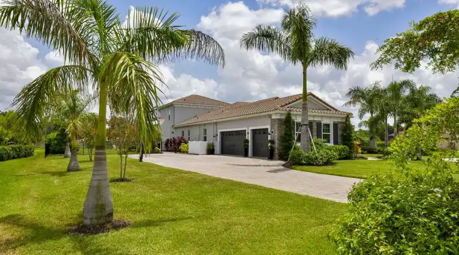 7308 Bianco Duck Ct, Florida 34240, United States, 5 Bedrooms Bedrooms, 8 Rooms Rooms,5 BathroomsBathrooms,Residential,For Sale,Bianco Duck,711887