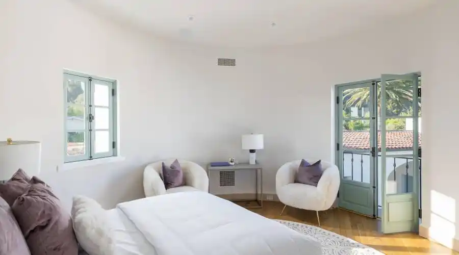 9240 Robin Dr, Los Angeles, California, United States, 4 Bedrooms Bedrooms, ,11 BathroomsBathrooms,Residential,For Sale,Robin,731238