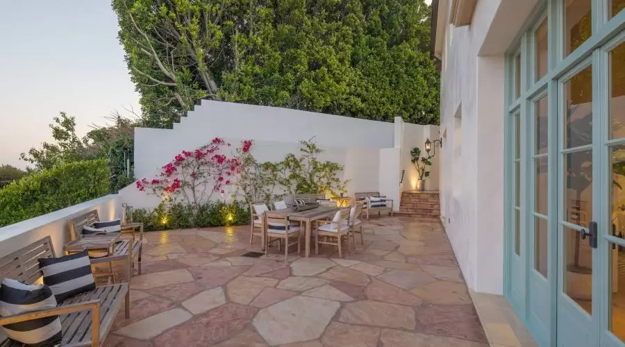 9240 Robin Dr, Los Angeles, California, United States, 4 Bedrooms Bedrooms, ,11 BathroomsBathrooms,Residential,For Sale,Robin,731238