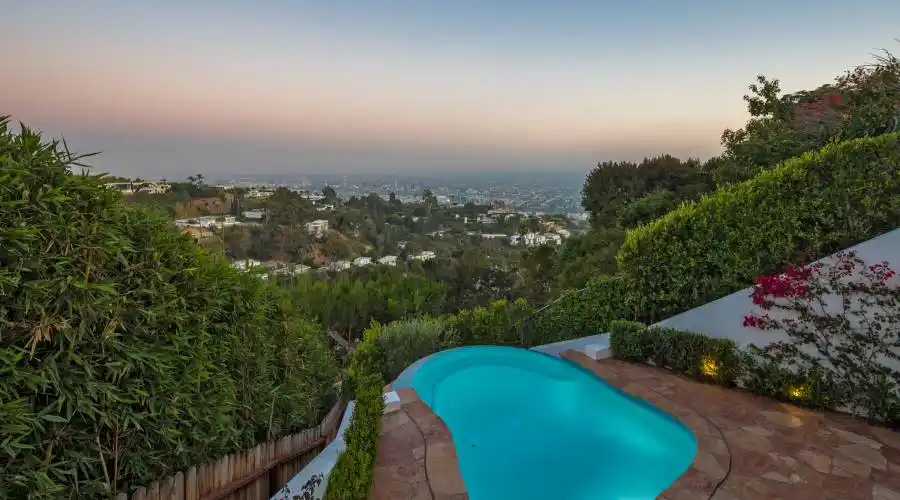 9240 Robin Dr, Los Angeles, California, United States, 4 Bedrooms Bedrooms, ,11 BathroomsBathrooms,Residential,For Sale,Robin,731238