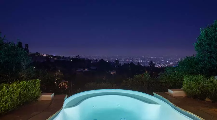 9240 Robin Dr, Los Angeles, California, United States, 4 Bedrooms Bedrooms, ,11 BathroomsBathrooms,Residential,For Sale,Robin,731238