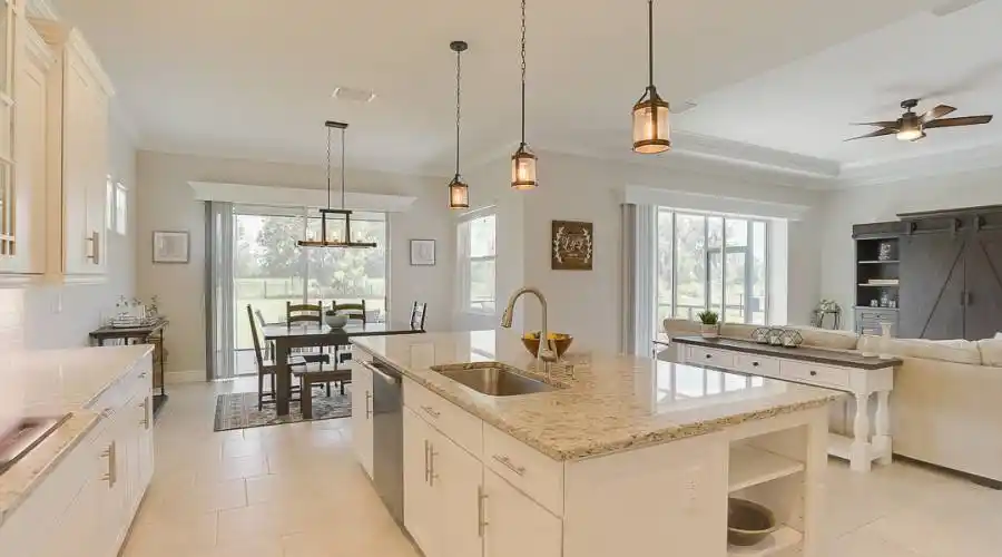 16608 7th Ave East, Florida 34212, United States, 4 Bedrooms Bedrooms, 6 Rooms Rooms,4 BathroomsBathrooms,Residential,For Sale,7th ,738427