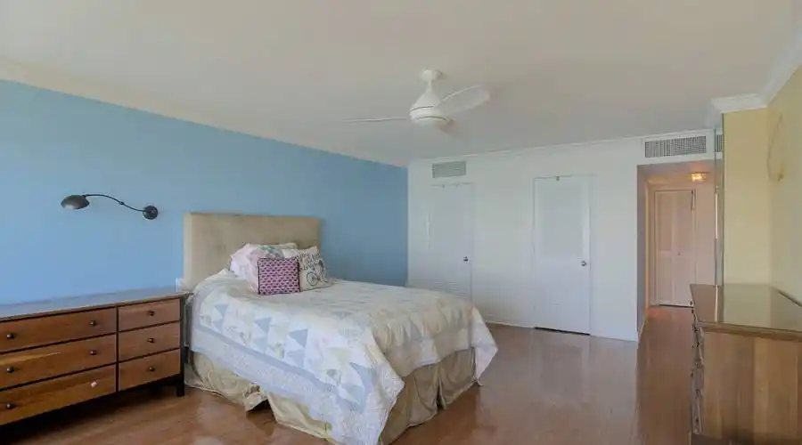 555 South Gulfstream Ave, Florida 34236, United States, 2 Bedrooms Bedrooms, 4 Rooms Rooms,2 BathroomsBathrooms,Condo,For Sale,South Gulfstream,1202,743440