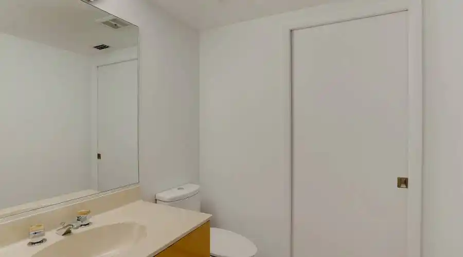 555 South Gulfstream Ave, Florida 34236, United States, 2 Bedrooms Bedrooms, 4 Rooms Rooms,2 BathroomsBathrooms,Condo,For Sale,South Gulfstream,1202,743440