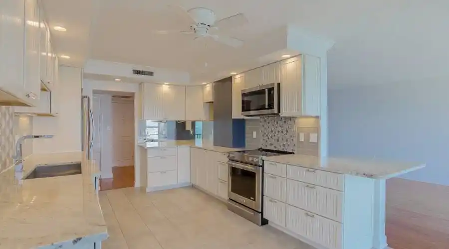 555 South Gulfstream Ave, Florida 34236, United States, 2 Bedrooms Bedrooms, 4 Rooms Rooms,2 BathroomsBathrooms,Condo,For Sale,South Gulfstream,1202,743440