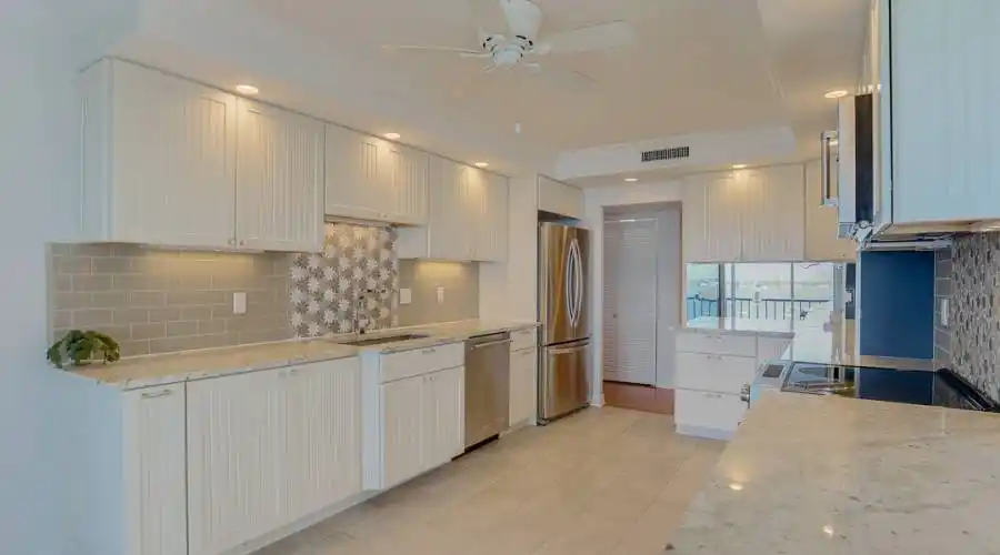 555 South Gulfstream Ave, Florida 34236, United States, 2 Bedrooms Bedrooms, 4 Rooms Rooms,2 BathroomsBathrooms,Condo,For Sale,South Gulfstream,1202,743440