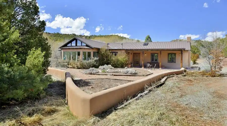 38 Johnsons Ranch Rd, Santa Fe, New Mexico 87505, United States, 3 Bedrooms Bedrooms, ,4 BathroomsBathrooms,Residential,For Sale,Johnsons Ranch Rd,745764