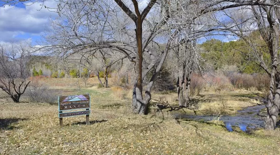38 Johnsons Ranch Rd, Santa Fe, New Mexico 87505, United States, 3 Bedrooms Bedrooms, ,4 BathroomsBathrooms,Residential,For Sale,Johnsons Ranch Rd,745764