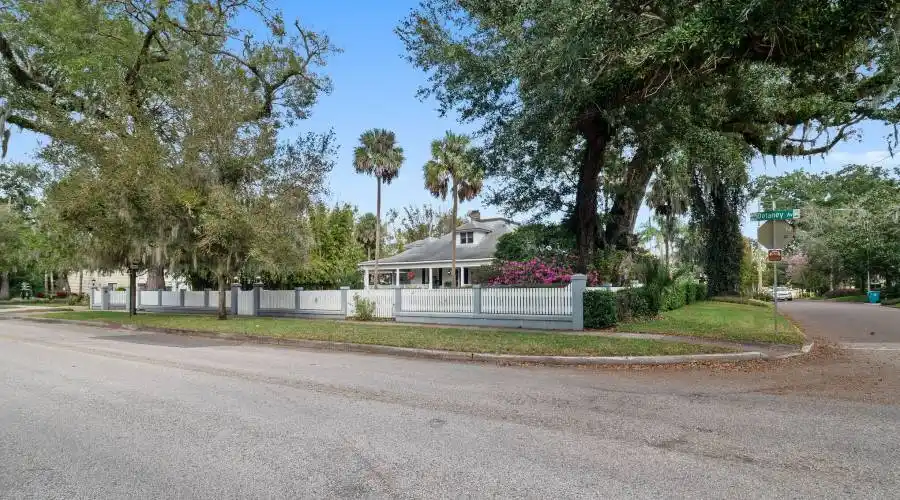 635 Delaney Avenue, Orlando, Florida 32801, United States, 4 Bedrooms Bedrooms, 14 Rooms Rooms,3 BathroomsBathrooms,Residential,For Sale,Delaney Avenue,769163