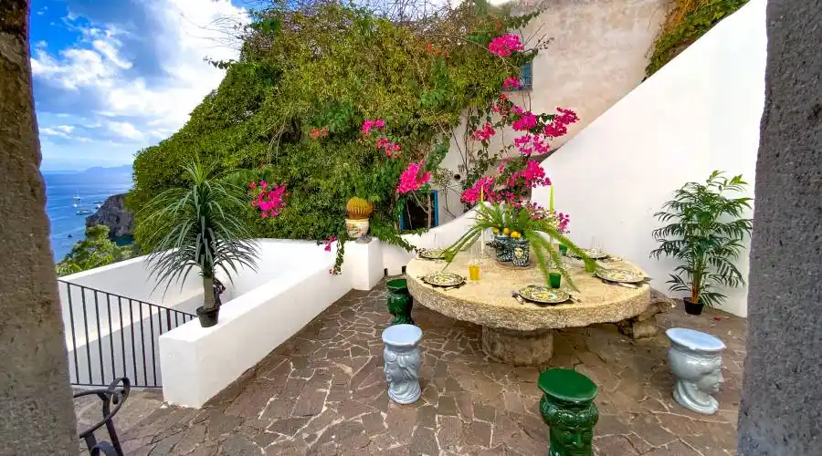 1 Via Drautto, Panarea, 98055, Italy, 4 Bedrooms Bedrooms, 4 Rooms Rooms,2 BathroomsBathrooms,Residential,For Sale,Via Drautto,775357