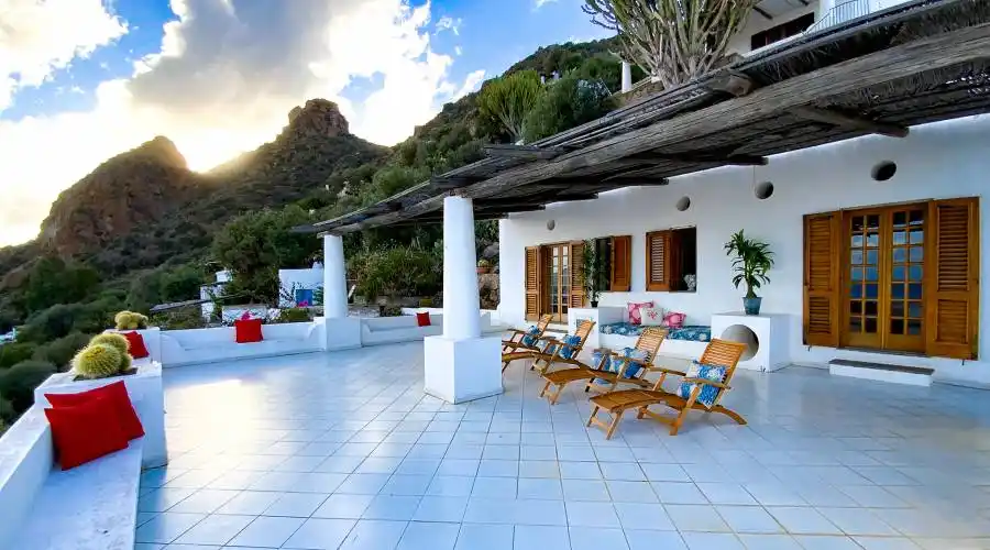 1 Via Drautto, Panarea, 98055, Italy, 4 Bedrooms Bedrooms, 4 Rooms Rooms,2 BathroomsBathrooms,Residential,For Sale,Via Drautto,775357