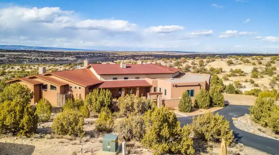 1450 Vista Hermosa, Farmington, New Mexico 87401, United States, 3 Bedrooms Bedrooms, 8 Rooms Rooms,3 BathroomsBathrooms,Auction,For Sale,Vista Hermosa,777637