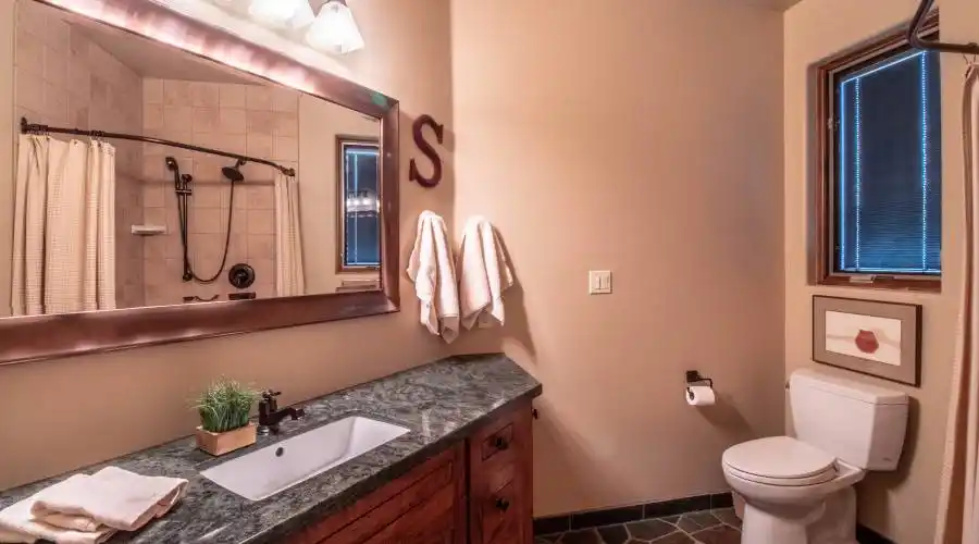 1450 Vista Hermosa, Farmington, New Mexico 87401, United States, 3 Bedrooms Bedrooms, 8 Rooms Rooms,3 BathroomsBathrooms,Auction,For Sale,Vista Hermosa,777637