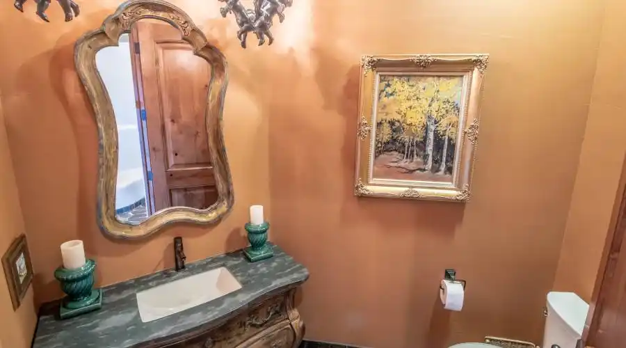 1450 Vista Hermosa, Farmington, New Mexico 87401, United States, 3 Bedrooms Bedrooms, 8 Rooms Rooms,3 BathroomsBathrooms,Auction,For Sale,Vista Hermosa,777637