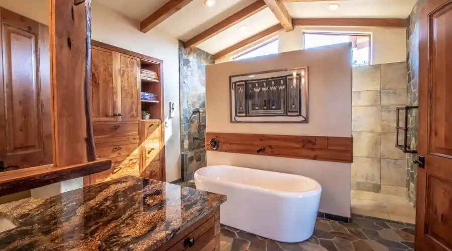 1450 Vista Hermosa, Farmington, New Mexico 87401, United States, 3 Bedrooms Bedrooms, 8 Rooms Rooms,3 BathroomsBathrooms,Auction,For Sale,Vista Hermosa,777637