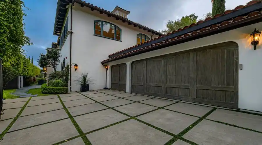 1133 Tower Rd, Beverly Hills, California 90210, United States, 4 Bedrooms Bedrooms, ,7 BathroomsBathrooms,Residential,For Sale,Tower Rd,843109