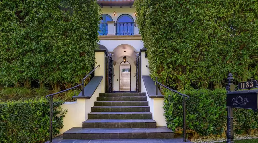 1133 Tower Rd, Beverly Hills, California 90210, United States, 4 Bedrooms Bedrooms, ,7 BathroomsBathrooms,Residential,For Sale,Tower Rd,843109