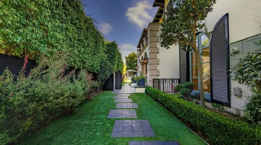 1133 Tower Rd, Beverly Hills, California 90210, United States, 4 Bedrooms Bedrooms, ,7 BathroomsBathrooms,Residential,For Sale,Tower Rd,843109