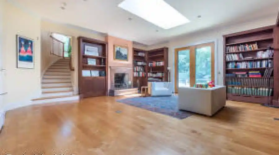 Marlborough, Massachusetts, United States, 5 Bedrooms Bedrooms, ,5 BathroomsBathrooms,Residential,For Sale,861908