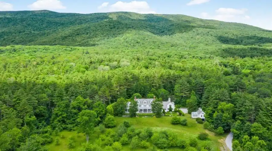 Manchester, Vermont, United States, 9 Bedrooms Bedrooms, ,12 BathroomsBathrooms,Residential,For Sale,863483