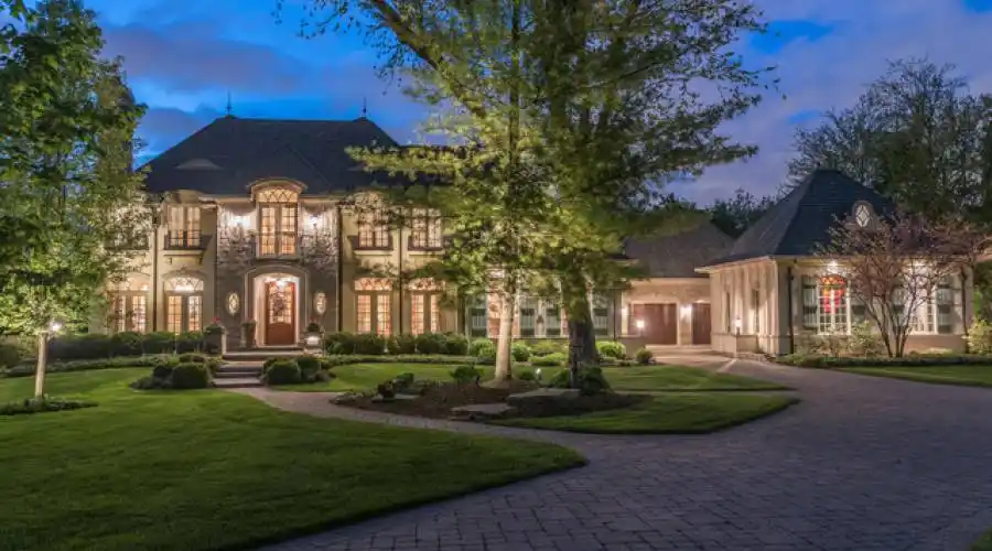 110 East Farnham Ln, Wheaton, Illinois 60189-6402, United States, 5 Bedrooms Bedrooms, 14 Rooms Rooms,6 BathroomsBathrooms,Residential,For Sale,East Farnham,2,881150
