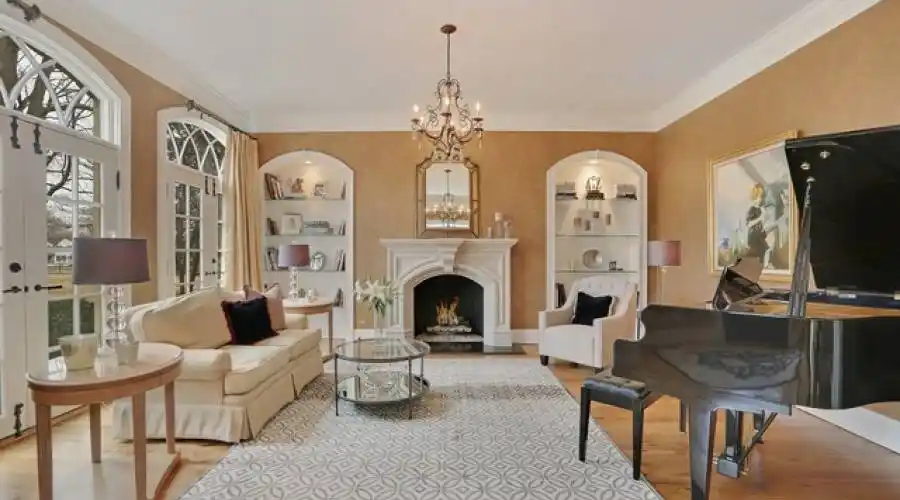110 East Farnham Ln, Wheaton, Illinois 60189-6402, United States, 5 Bedrooms Bedrooms, 14 Rooms Rooms,6 BathroomsBathrooms,Residential,For Sale,East Farnham,2,881150