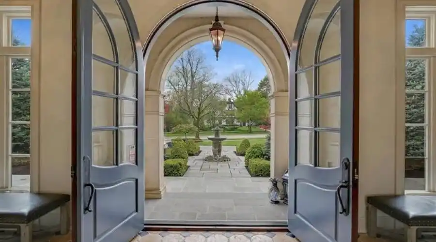 110 East Farnham Ln, Wheaton, Illinois 60189-6402, United States, 5 Bedrooms Bedrooms, 14 Rooms Rooms,6 BathroomsBathrooms,Residential,For Sale,East Farnham,2,881150