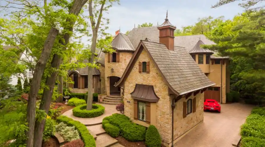 831 Diane Ln, Naperville, Illinois 60540, United States, 6 Bedrooms Bedrooms, 17 Rooms Rooms,6 BathroomsBathrooms,Residential,For Sale,Diane,881174
