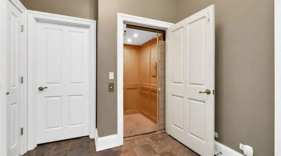 Glenbriar 1002 Ct, St. Charles, Illinois 60174, United States, 5 Bedrooms Bedrooms, 14 Rooms Rooms,6 BathroomsBathrooms,Residential,For Sale,1002,2,882205