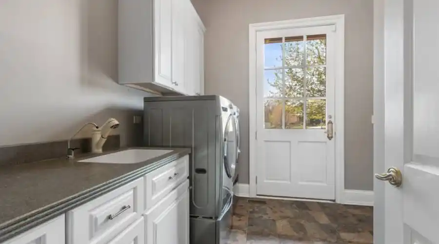 Glenbriar 1002 Ct, St. Charles, Illinois 60174, United States, 5 Bedrooms Bedrooms, 14 Rooms Rooms,6 BathroomsBathrooms,Residential,For Sale,1002,2,882205