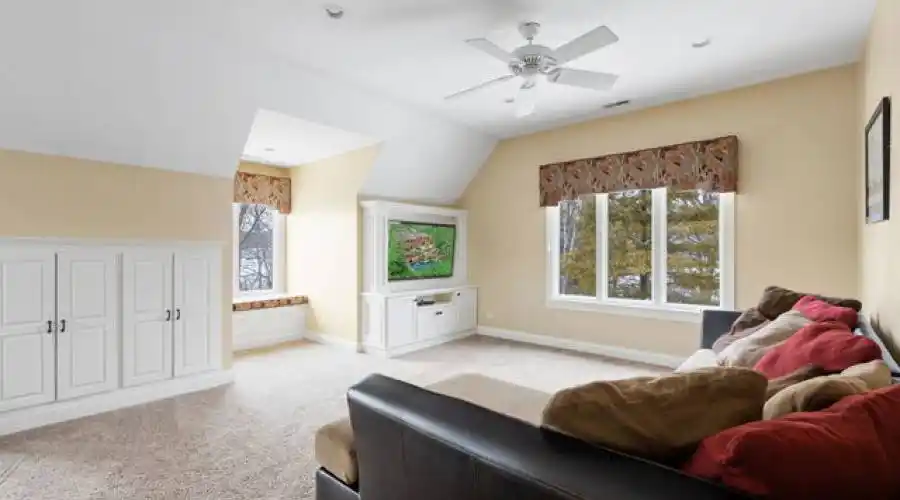 Glenbriar 1002 Ct, St. Charles, Illinois 60174, United States, 5 Bedrooms Bedrooms, 14 Rooms Rooms,6 BathroomsBathrooms,Residential,For Sale,1002,2,882205