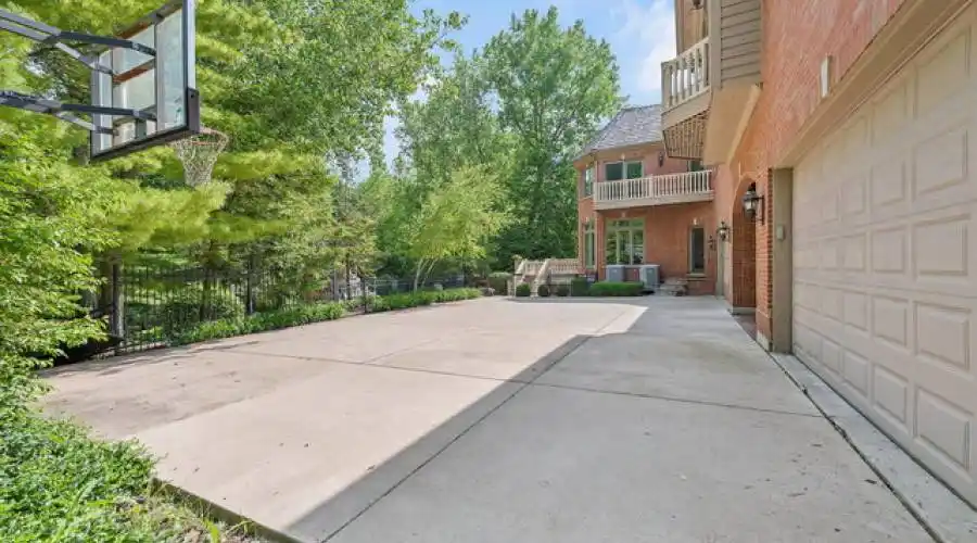 Glenbriar 1002 Ct, St. Charles, Illinois 60174, United States, 5 Bedrooms Bedrooms, 14 Rooms Rooms,6 BathroomsBathrooms,Residential,For Sale,1002,2,882205