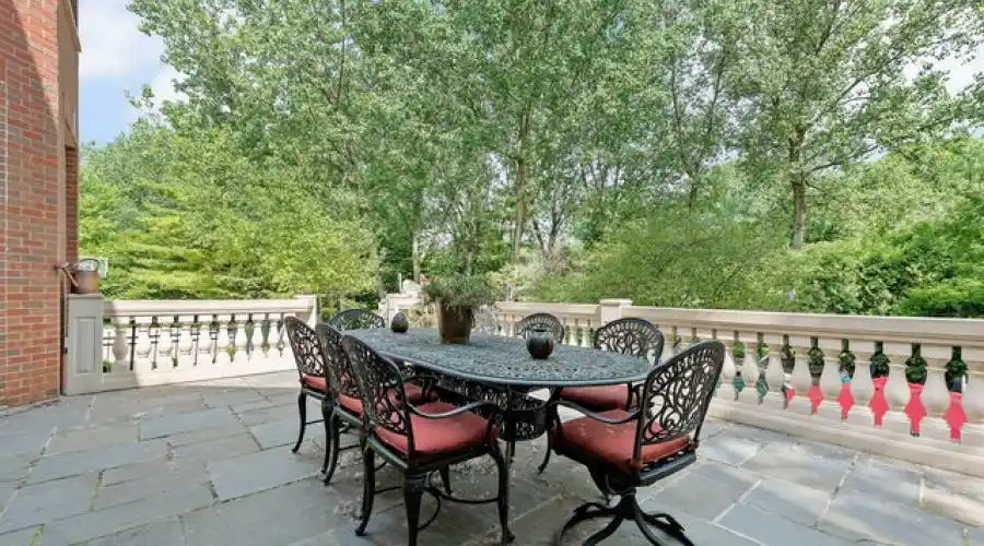Glenbriar 1002 Ct, St. Charles, Illinois 60174, United States, 5 Bedrooms Bedrooms, 14 Rooms Rooms,6 BathroomsBathrooms,Residential,For Sale,1002,2,882205
