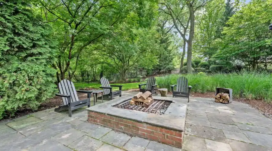 Glenbriar 1002 Ct, St. Charles, Illinois 60174, United States, 5 Bedrooms Bedrooms, 14 Rooms Rooms,6 BathroomsBathrooms,Residential,For Sale,1002,2,882205