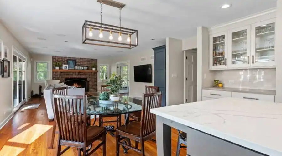 27w234 Warrenville Ave, Wheaton, Illinois 60189-6402, United States, 5 Bedrooms Bedrooms, 14 Rooms Rooms,6 BathroomsBathrooms,Residential,For Sale,Warrenville,2,882504