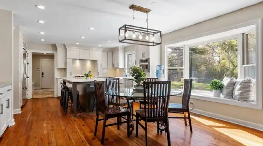 27w234 Warrenville Ave, Wheaton, Illinois 60189-6402, United States, 5 Bedrooms Bedrooms, 14 Rooms Rooms,6 BathroomsBathrooms,Residential,For Sale,Warrenville,2,882504