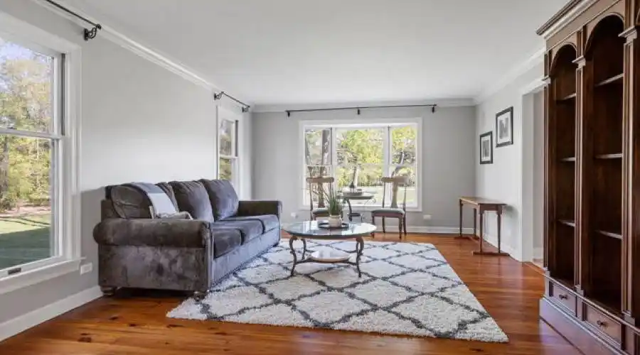 27w234 Warrenville Ave, Wheaton, Illinois 60189-6402, United States, 5 Bedrooms Bedrooms, 14 Rooms Rooms,6 BathroomsBathrooms,Residential,For Sale,Warrenville,2,882504