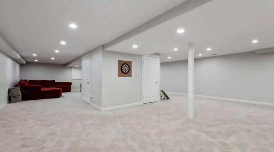 27w234 Warrenville Ave, Wheaton, Illinois 60189-6402, United States, 5 Bedrooms Bedrooms, 14 Rooms Rooms,6 BathroomsBathrooms,Residential,For Sale,Warrenville,2,882504