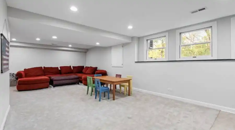 27w234 Warrenville Ave, Wheaton, Illinois 60189-6402, United States, 5 Bedrooms Bedrooms, 14 Rooms Rooms,6 BathroomsBathrooms,Residential,For Sale,Warrenville,2,882504