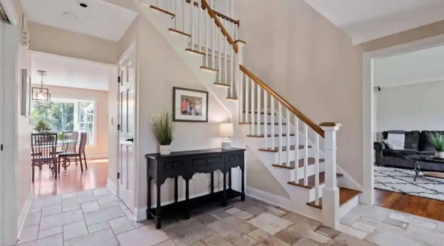 27w234 Warrenville Ave, Wheaton, Illinois 60189-6402, United States, 5 Bedrooms Bedrooms, 14 Rooms Rooms,6 BathroomsBathrooms,Residential,For Sale,Warrenville,2,882504