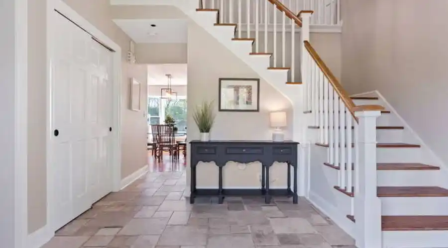 27w234 Warrenville Ave, Wheaton, Illinois 60189-6402, United States, 5 Bedrooms Bedrooms, 14 Rooms Rooms,6 BathroomsBathrooms,Residential,For Sale,Warrenville,2,882504