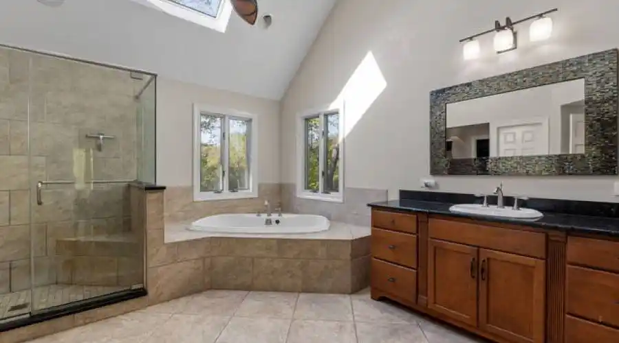 27w234 Warrenville Ave, Wheaton, Illinois 60189-6402, United States, 5 Bedrooms Bedrooms, 14 Rooms Rooms,6 BathroomsBathrooms,Residential,For Sale,Warrenville,2,882504