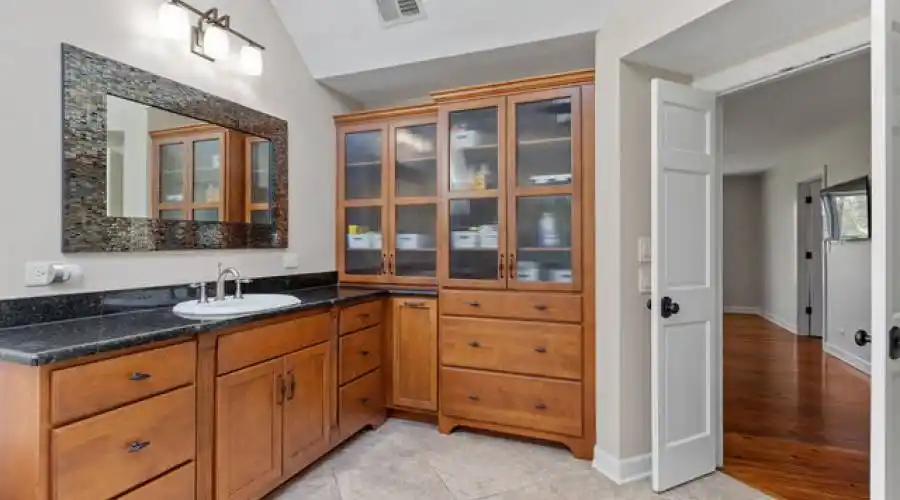27w234 Warrenville Ave, Wheaton, Illinois 60189-6402, United States, 5 Bedrooms Bedrooms, 14 Rooms Rooms,6 BathroomsBathrooms,Residential,For Sale,Warrenville,2,882504