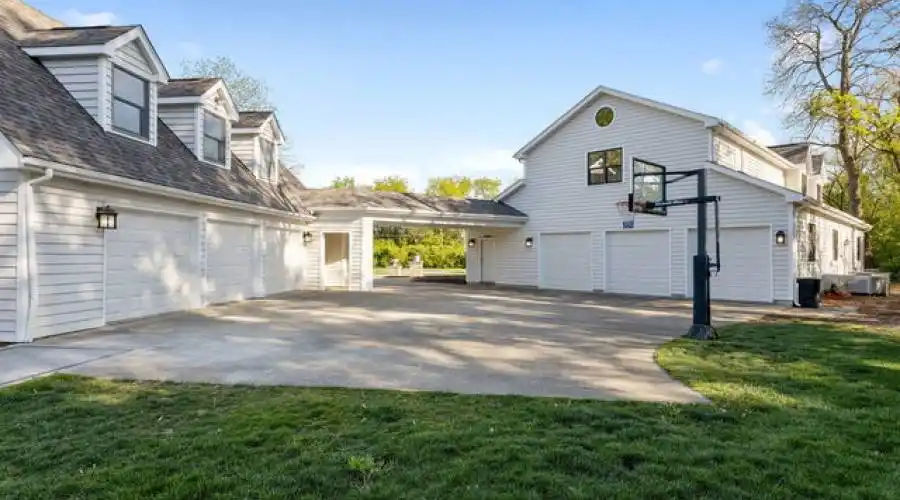 27w234 Warrenville Ave, Wheaton, Illinois 60189-6402, United States, 5 Bedrooms Bedrooms, 14 Rooms Rooms,6 BathroomsBathrooms,Residential,For Sale,Warrenville,2,882504