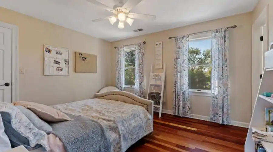 27w234 Warrenville Ave, Wheaton, Illinois 60189-6402, United States, 5 Bedrooms Bedrooms, 14 Rooms Rooms,6 BathroomsBathrooms,Residential,For Sale,Warrenville,2,882504