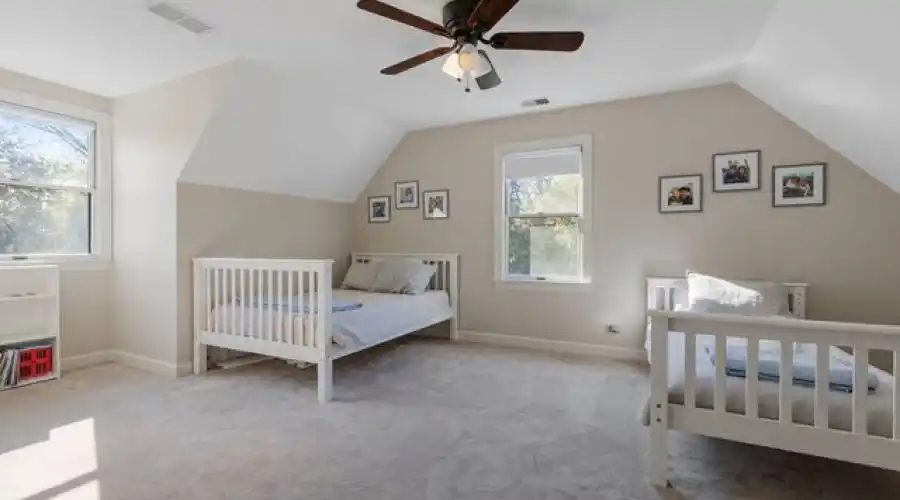27w234 Warrenville Ave, Wheaton, Illinois 60189-6402, United States, 5 Bedrooms Bedrooms, 14 Rooms Rooms,6 BathroomsBathrooms,Residential,For Sale,Warrenville,2,882504